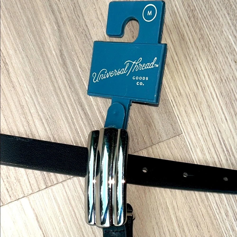 Universal Thread elegant black